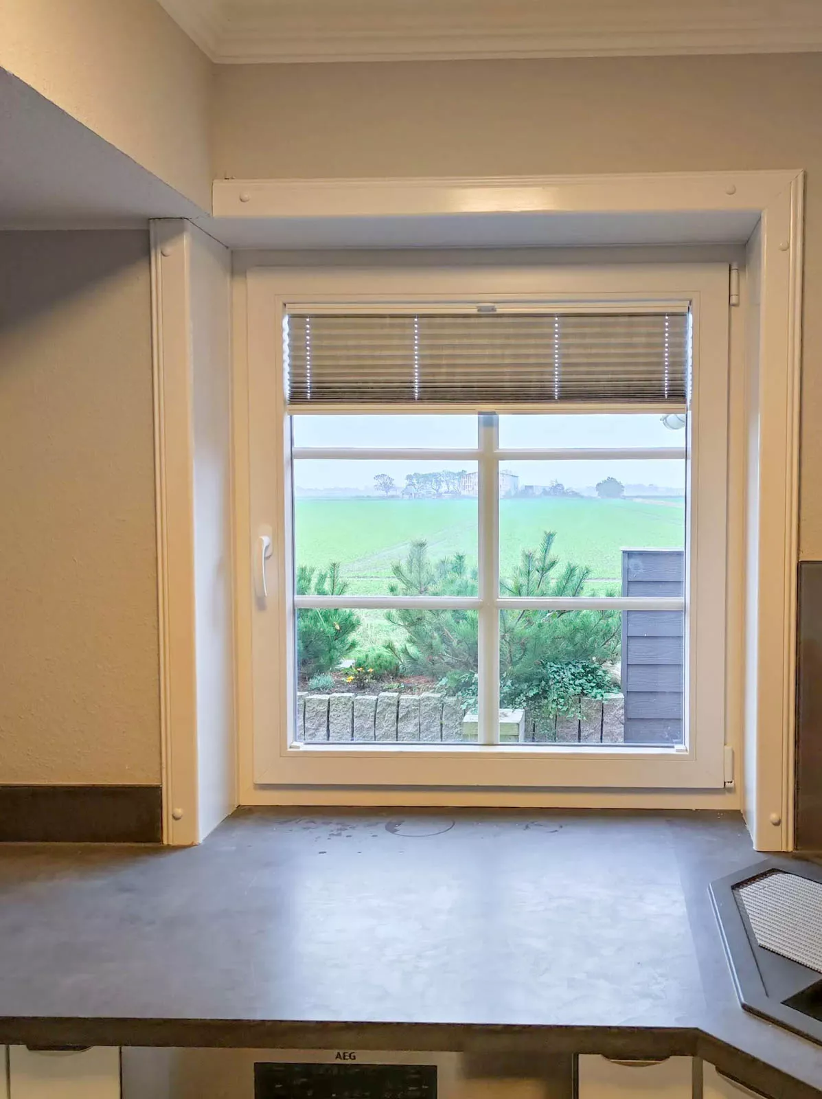 Fenstermontage mit Plissee in Nordfriesland